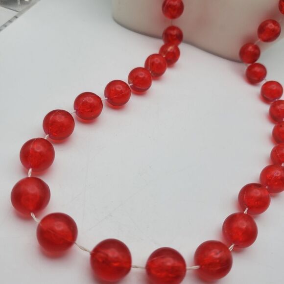 Cherry bombshell red beaded necklace - Picture 3 of 4
